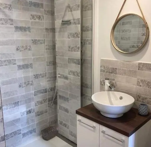 Les Pieds Dans L'eau... Au Chaud !!! Hébergement de vacances *